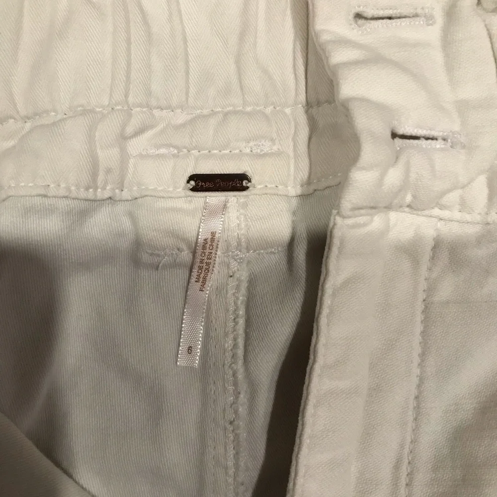 Free People white pants. Elastic waist. Worn twice. - Picture 3 of 3